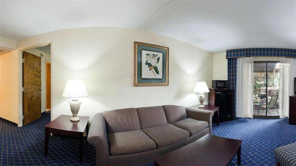 Boxboro Regency Hotel 3*